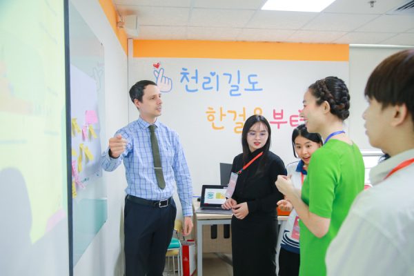 Diễn đàn năm nay hướng đến các mục tiêu gồm nâng cao nhận thức, năng lực và thúc đẩy vai trò của thanh niên Việt Nam về hội nhập quốc tế, chuyển đổi số và phát triển bền vững tại Việt Nam.